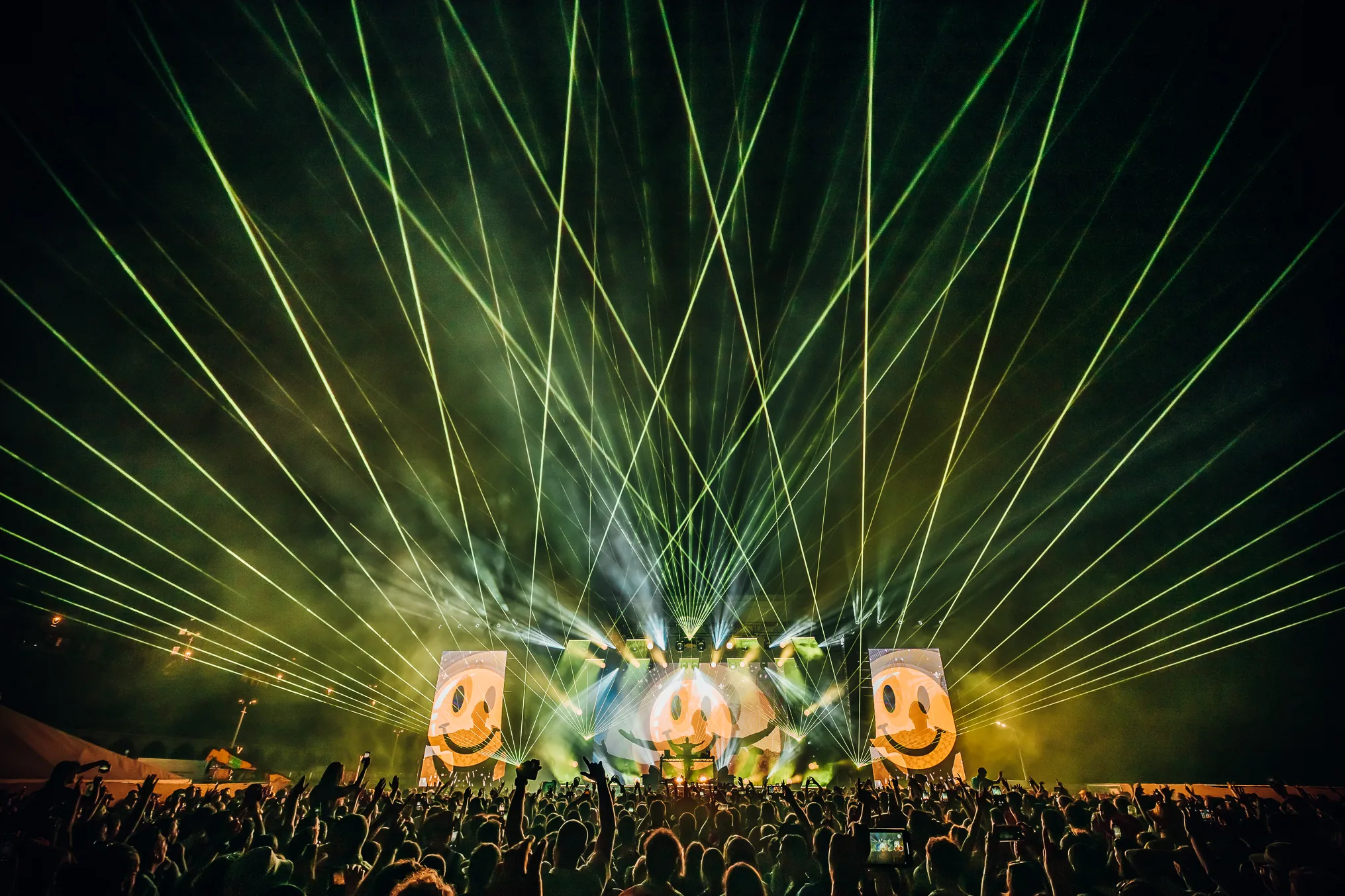 Big Beach Boutique crowd on Brighton Beach